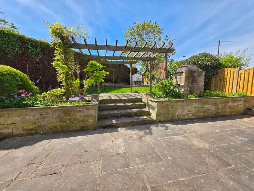 Property photo 2 of 25