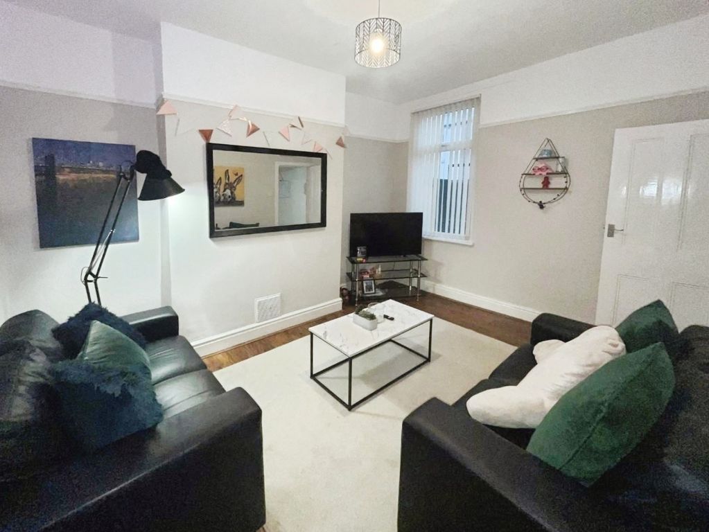 Property photo 1 of 8 Pbox-Img.Jpg