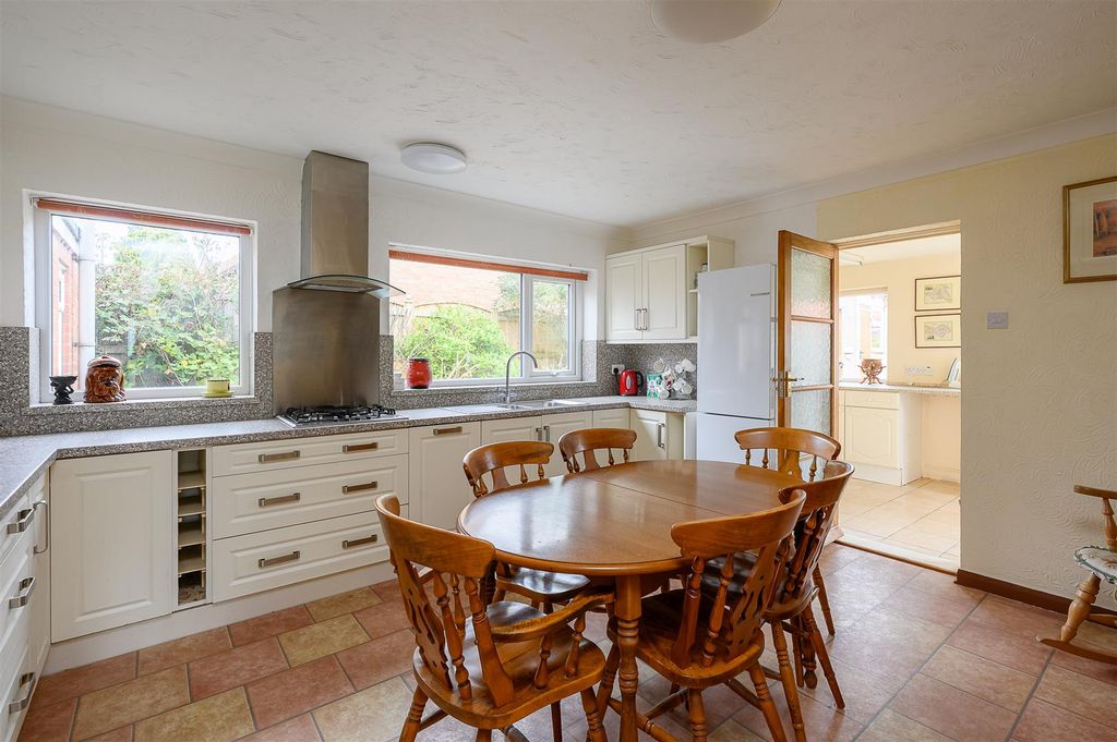 Property photo 3 of 21 Kitchen Diner