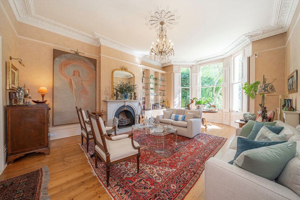 Property photo 2 of 11