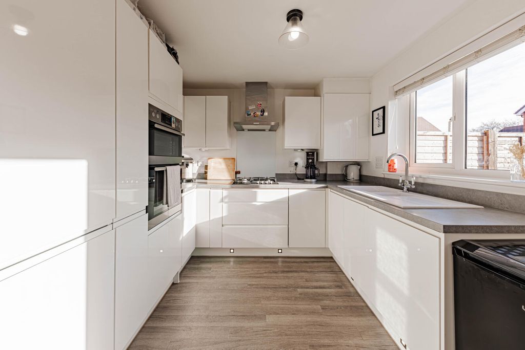 Property photo 2 of 20 Kitchen