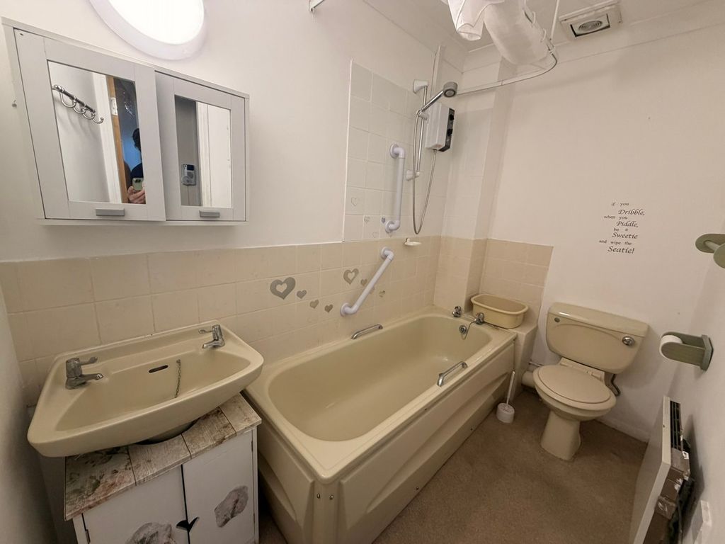 Property photo 3 of 5