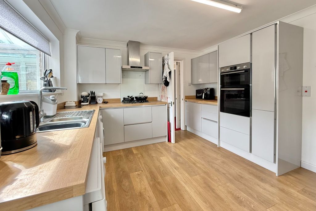 Property photo 2 of 17 Kitchen