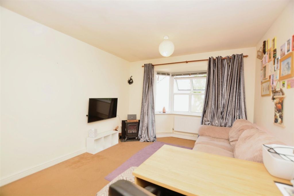 Property photo 3 of 9 Living Room