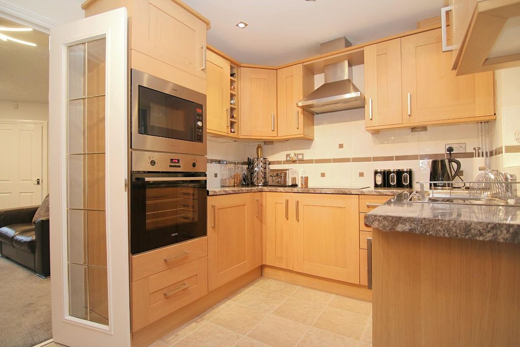Property photo 3 of 17 Kitchen/Diner