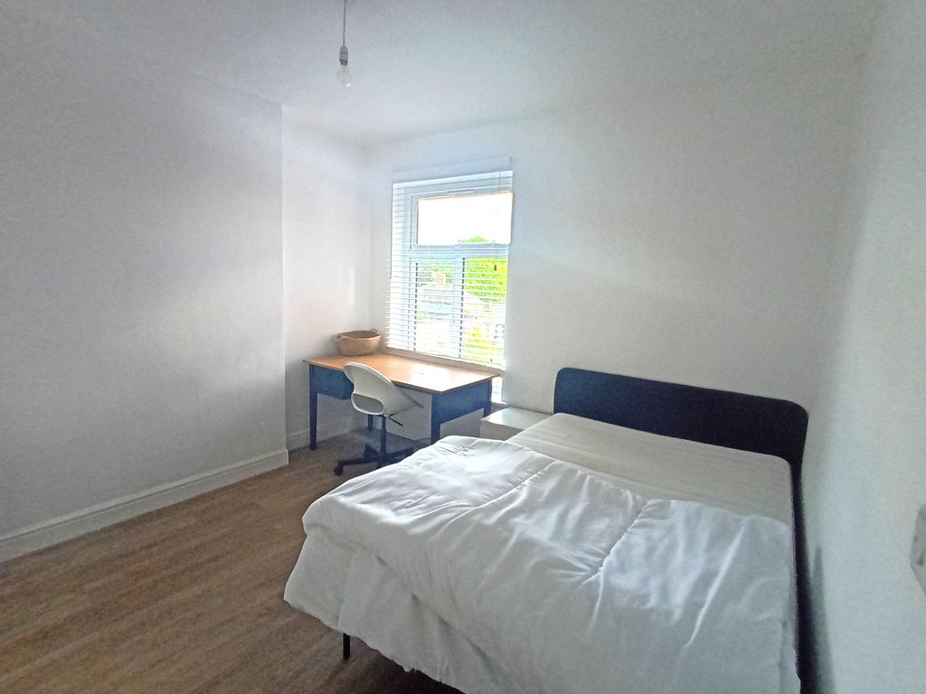 Property photo 1 of 6 Bed
