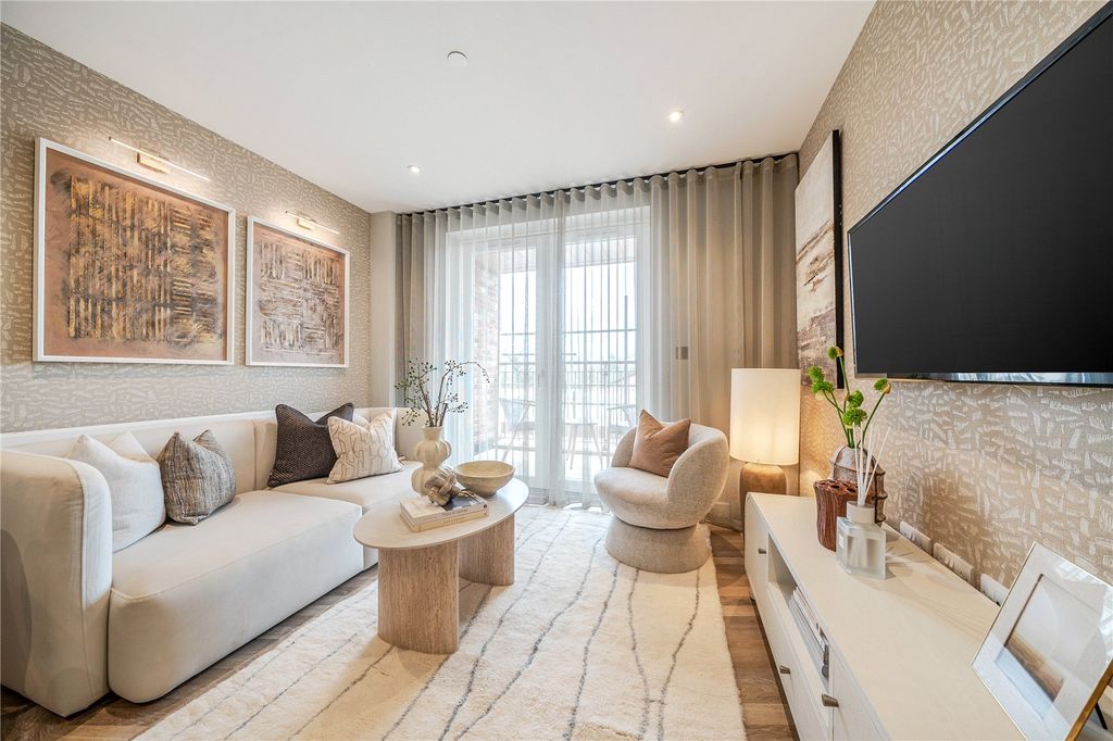 Property photo 2 of 15 2 Bed Show Home