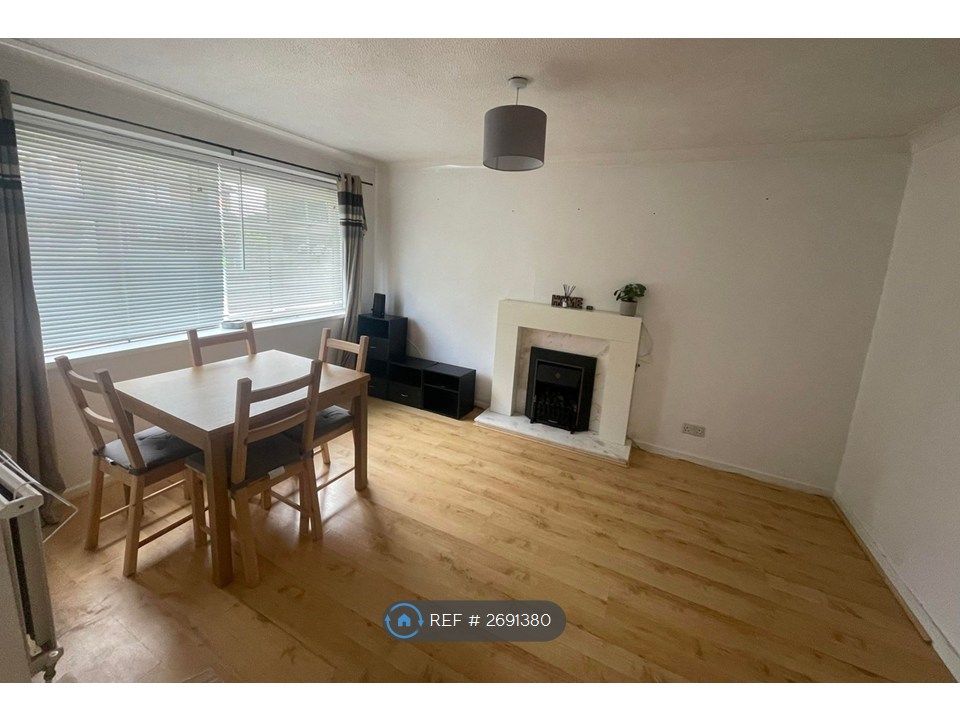 Property photo 3 of 18 Front Room