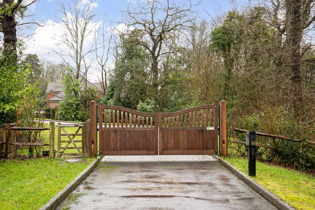 Property photo 1 of 40