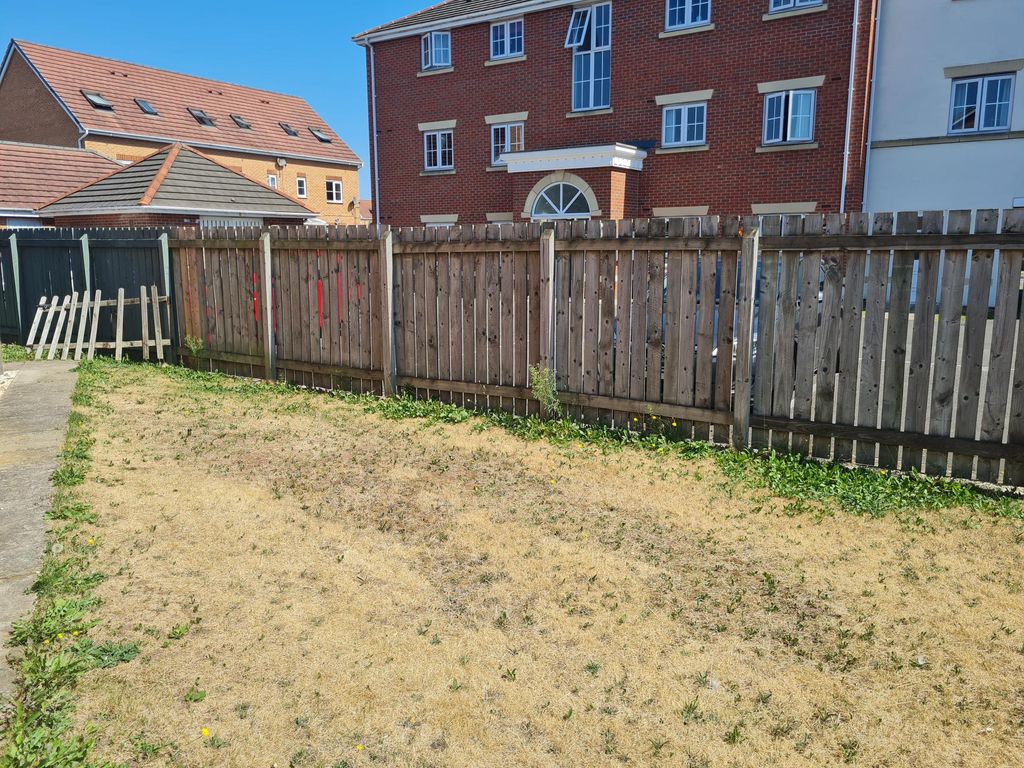 Property photo 3 of 10 Front