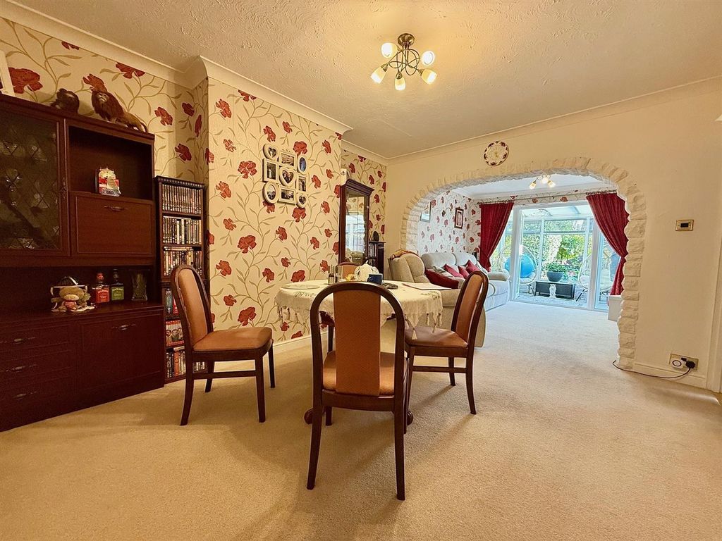 Property photo 3 of 18 Dining Area