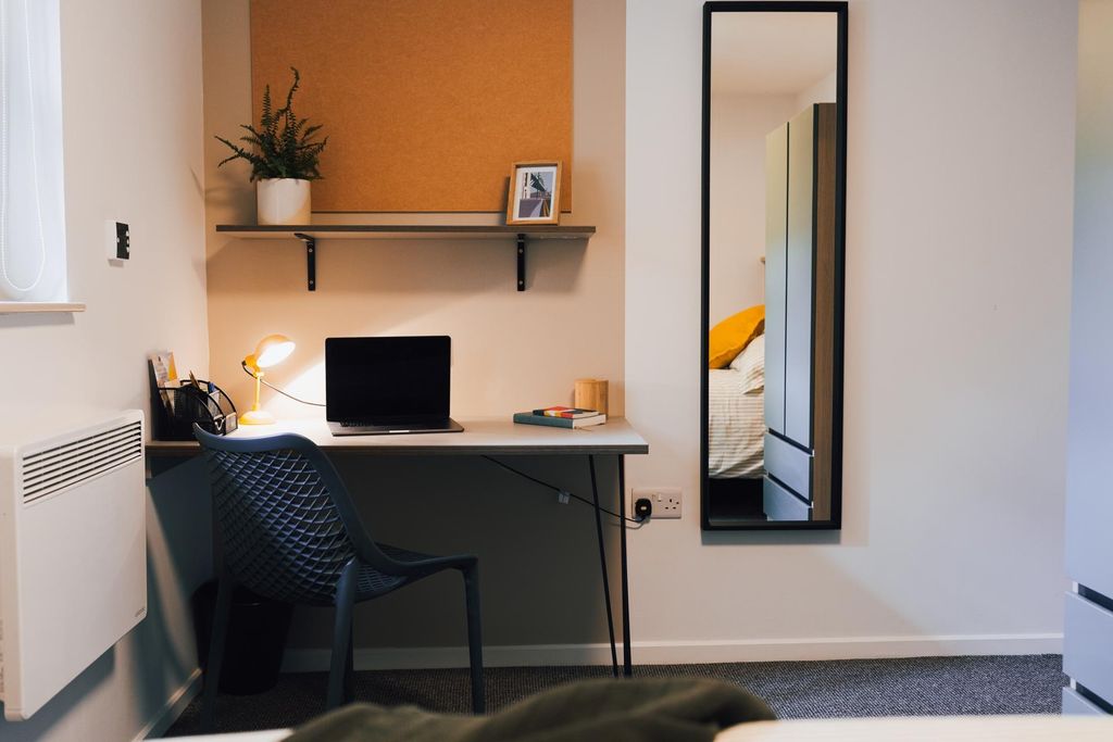 Property photo 3 of 26 Bright, Tidy Bedroom Workspace With A Neat Desk, S...