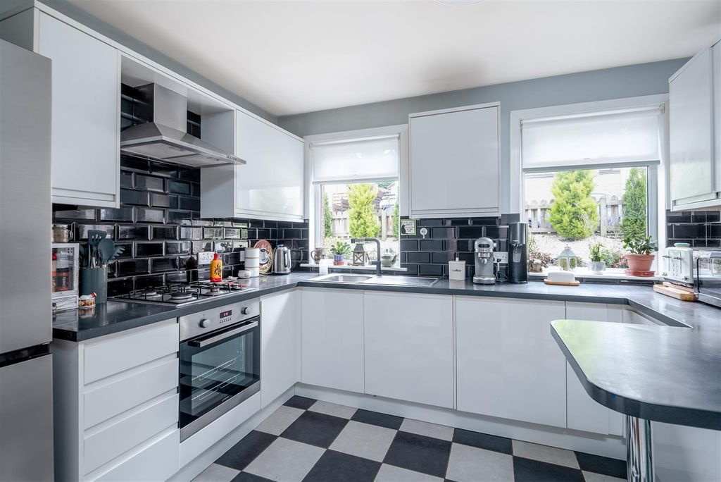 Property photo 3 of 21 36_Ladhope_Crescent_Galashiels-08.Jpg