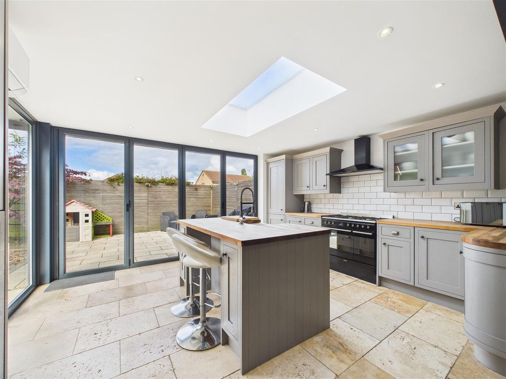 Property photo 3 of 23 Cam03303G0-Pr0220-Still001.Jpg