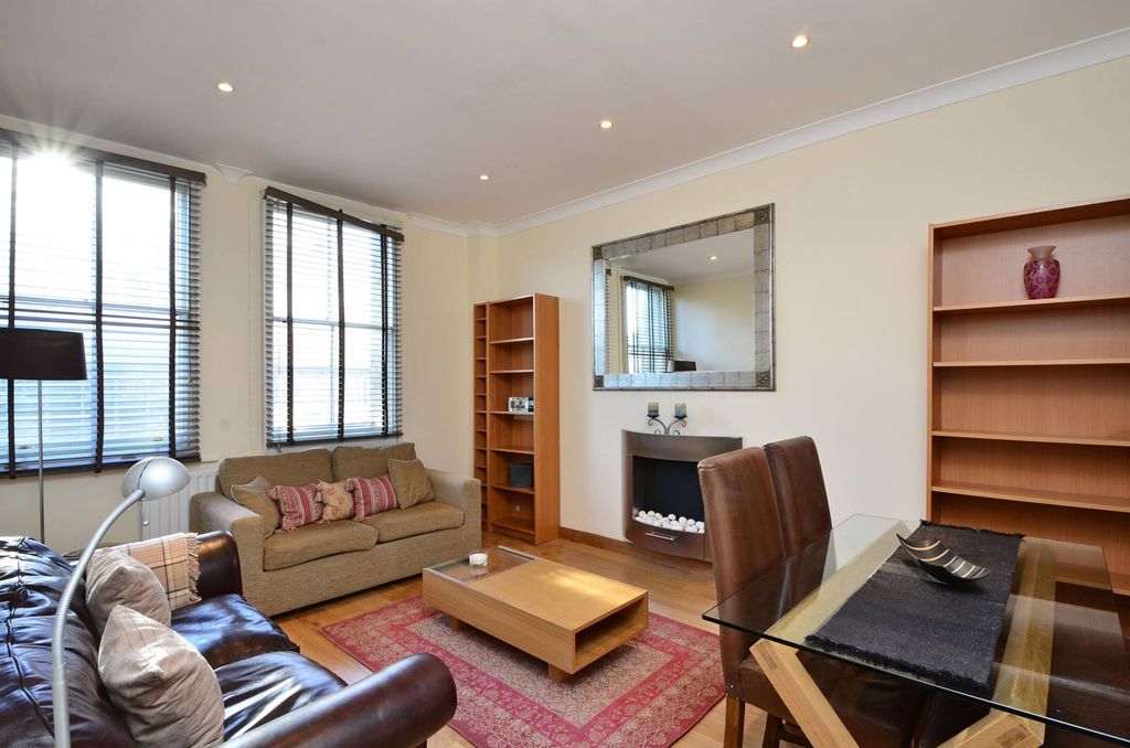 Property photo 2 of 12