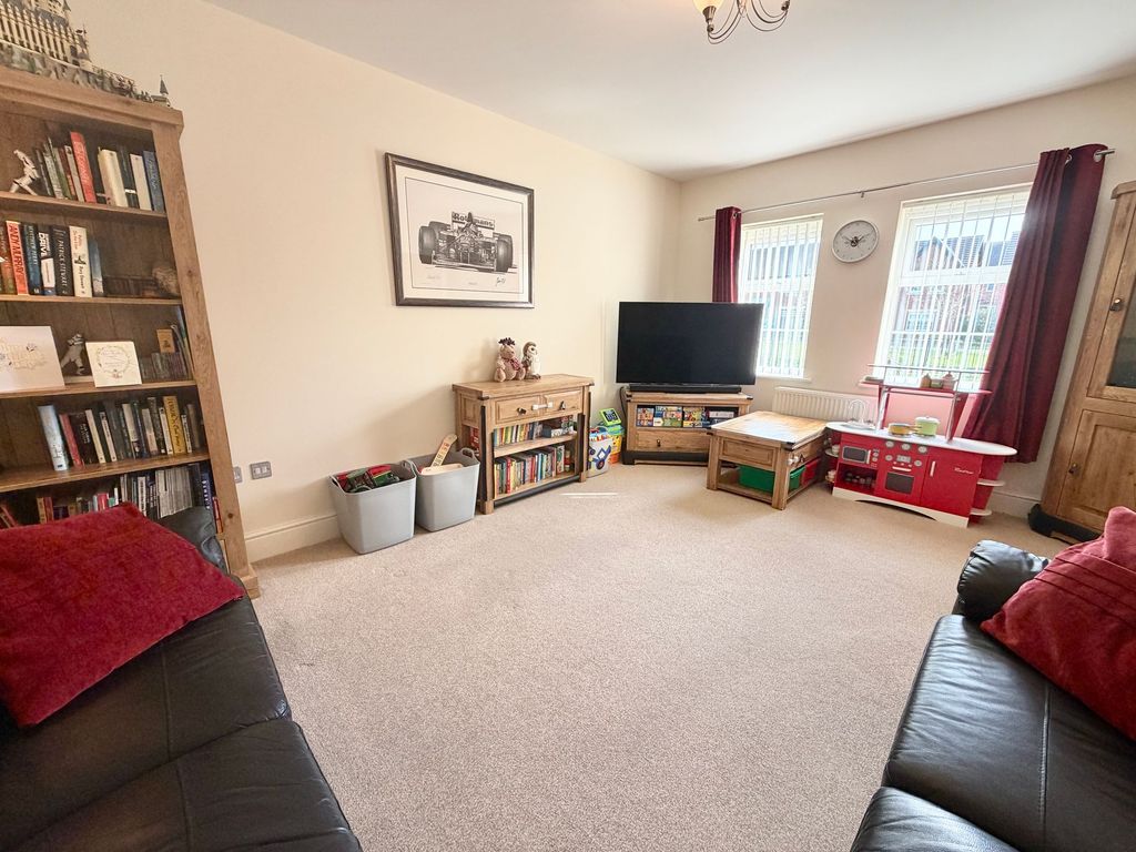 Property photo 3 of 22 Lounge