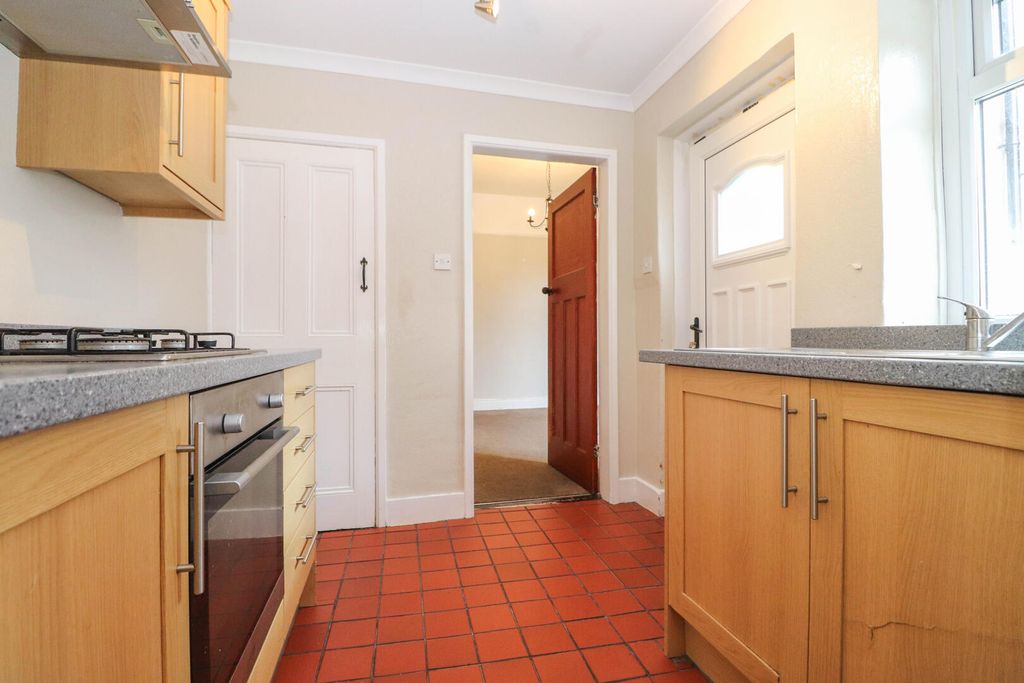 Property photo 3 of 18 Kitchen