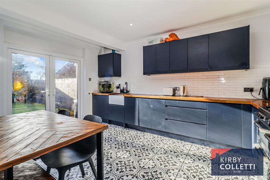 Property photo 2 of 18 Kitchen/Dining Room