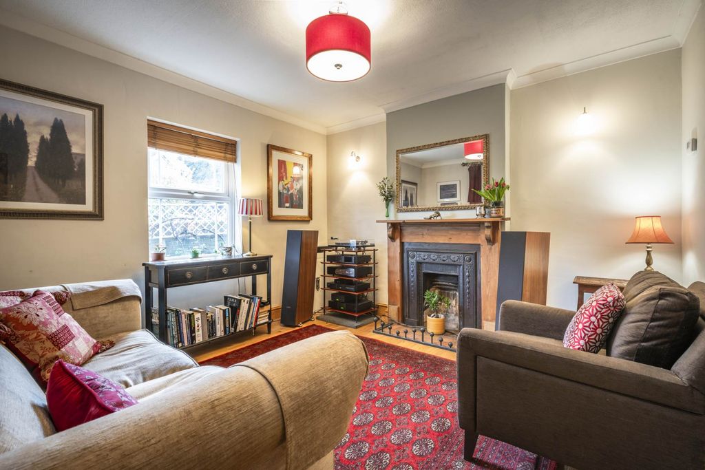 Property photo 2 of 17