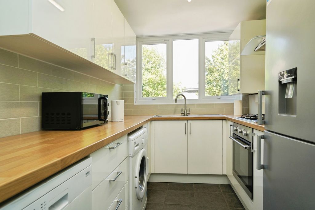 Property photo 2 of 17 Kitchen