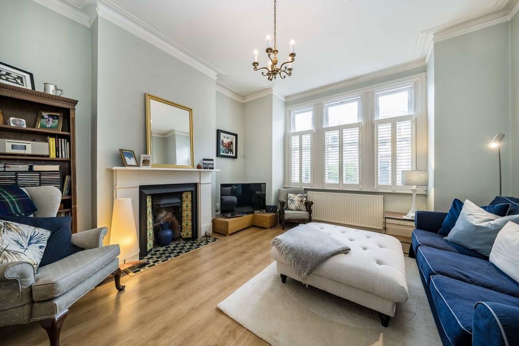 Property photo 2 of 8