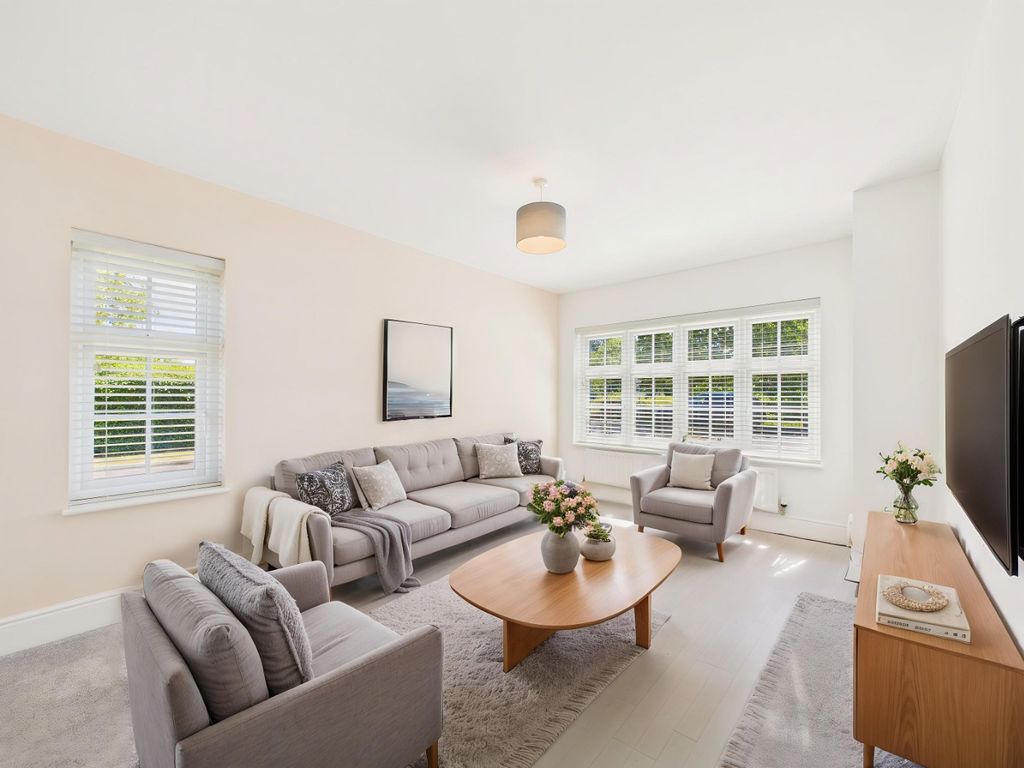 Property photo 3 of 13 5239637