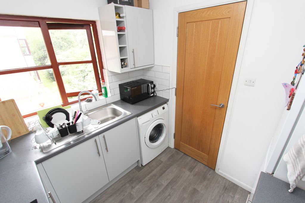 Property photo 3 of 15 Kitchen 2