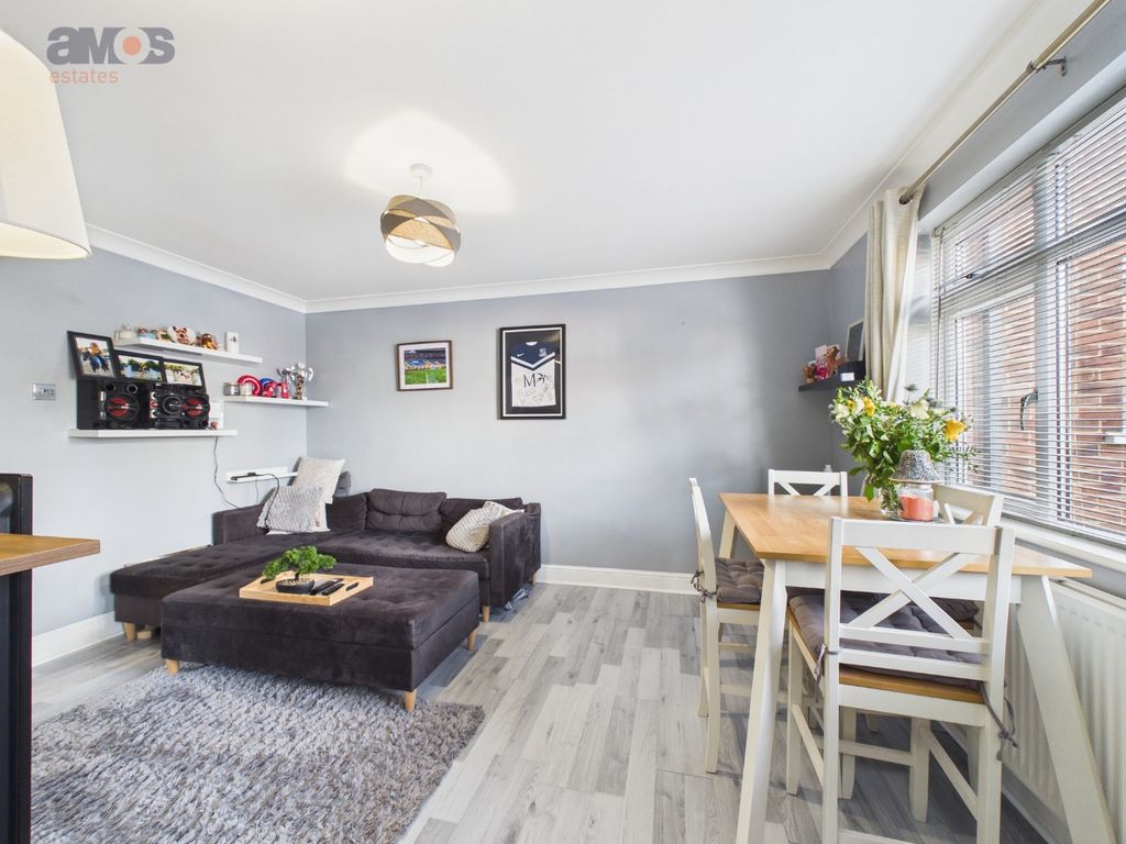 Property photo 2 of 10 4896664