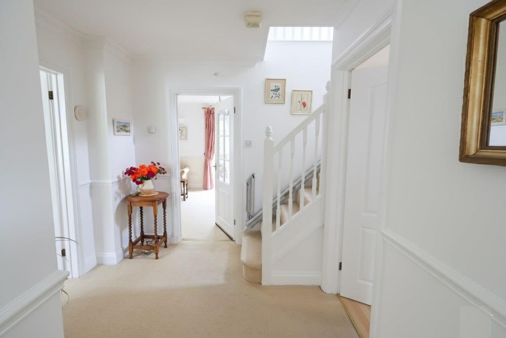 Property photo 3 of 33 Entrance Hall.Jpg