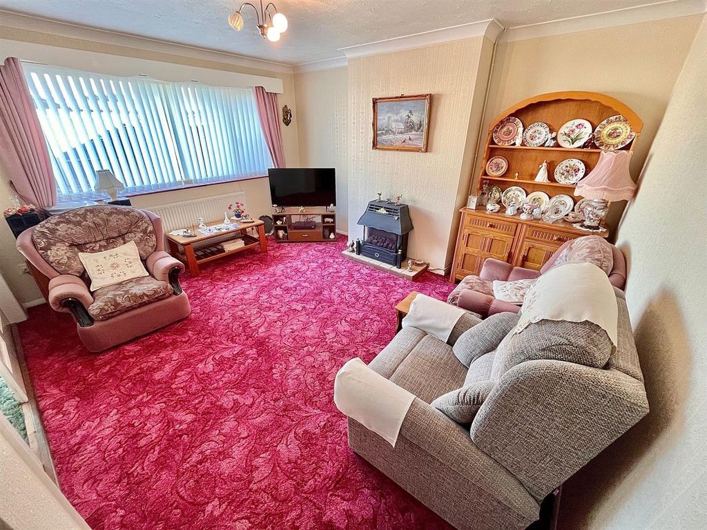 Property photo 2 of 14 Lounge