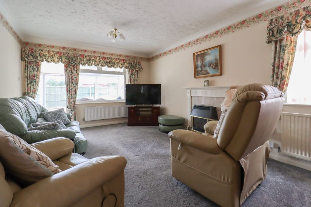Property photo 2 of 18 4215204