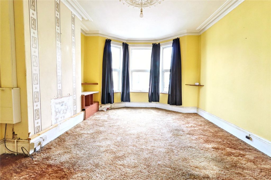Property photo 2 of 11 Picture No. 17