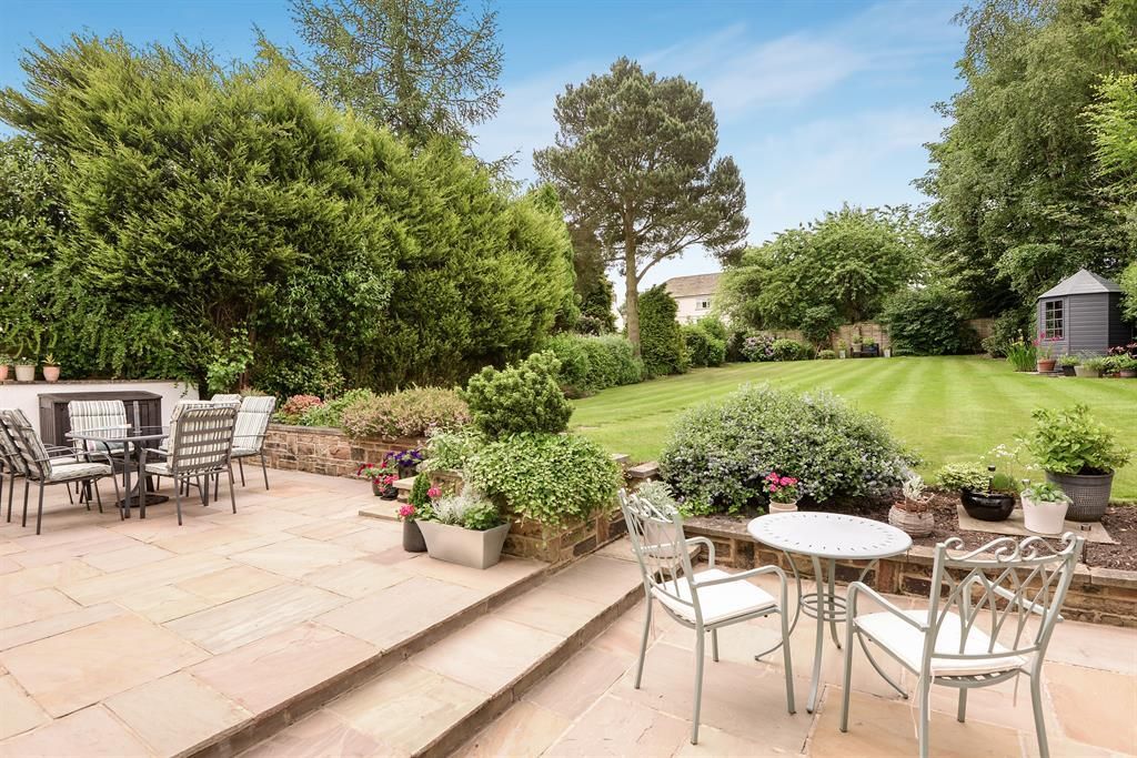 Property photo 2 of 27