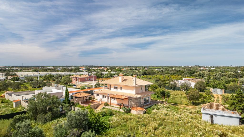 Property photo 2 of 32