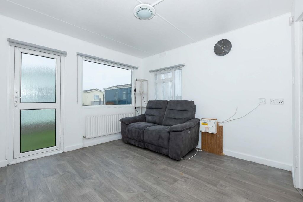 Property photo 3 of 10 Eastern Sands_8.Jpg