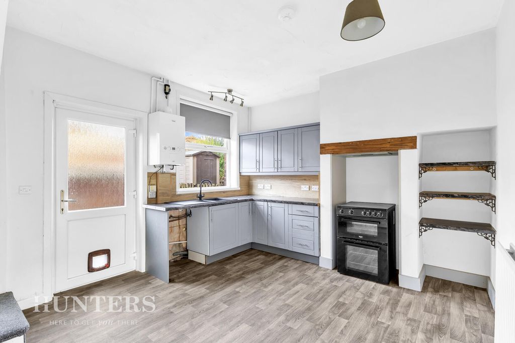 Property photo 3 of 19 Kitchen