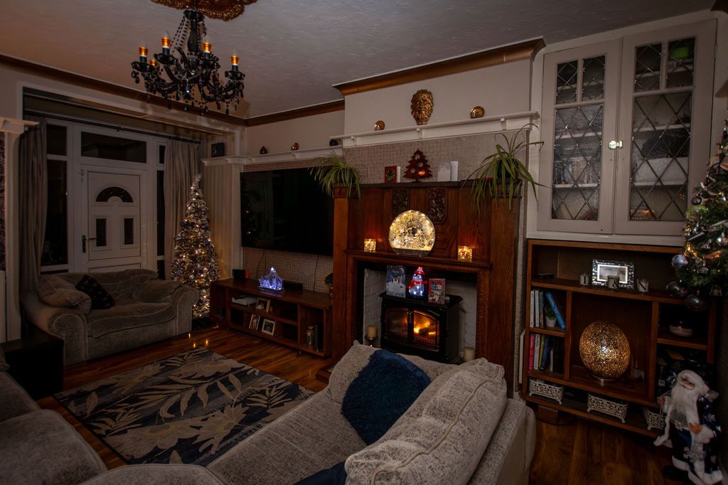 Property photo 2 of 28