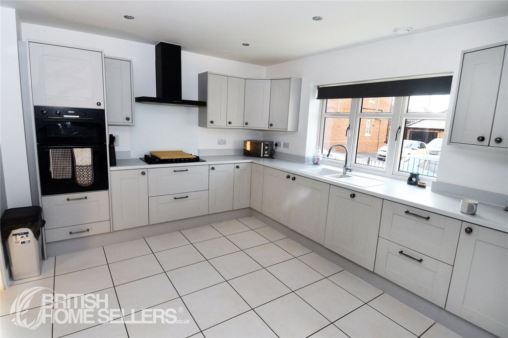 Property photo 2 of 15 Picture No. 13