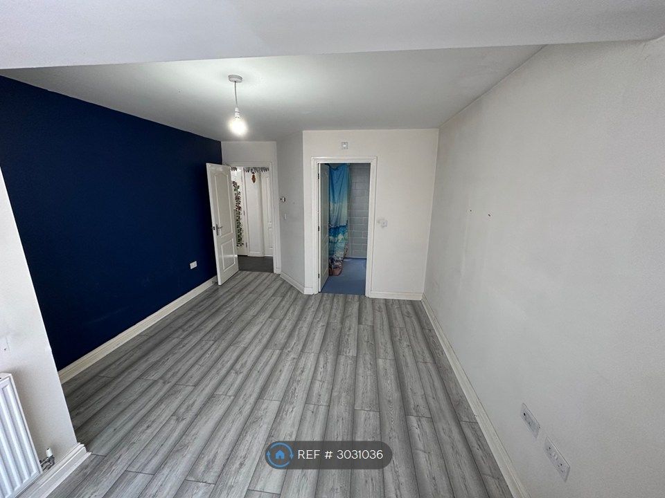 Property photo 1 of 6 Master Room With En Suite