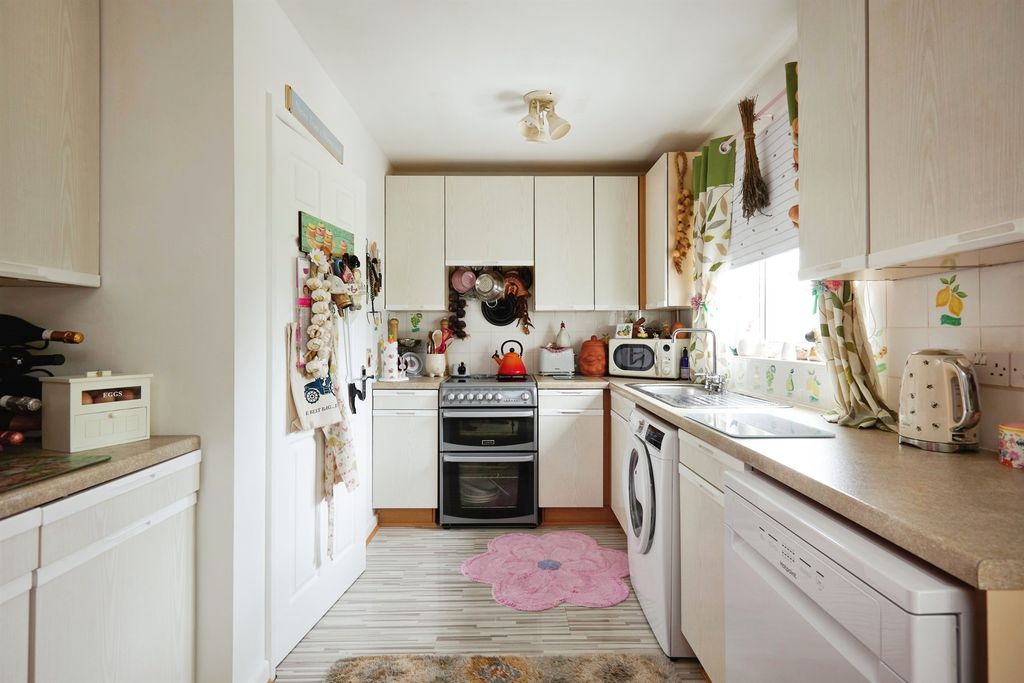 Property photo 2 of 17