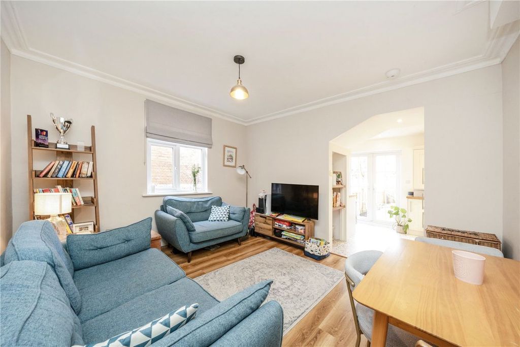 Property photo 2 of 9