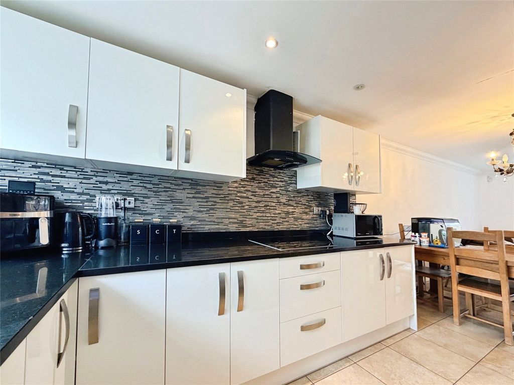 Property photo 3 of 16 Picture No. 14