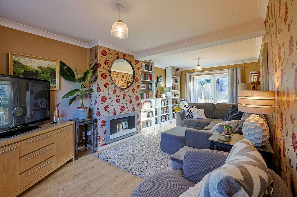 Property photo 3 of 21