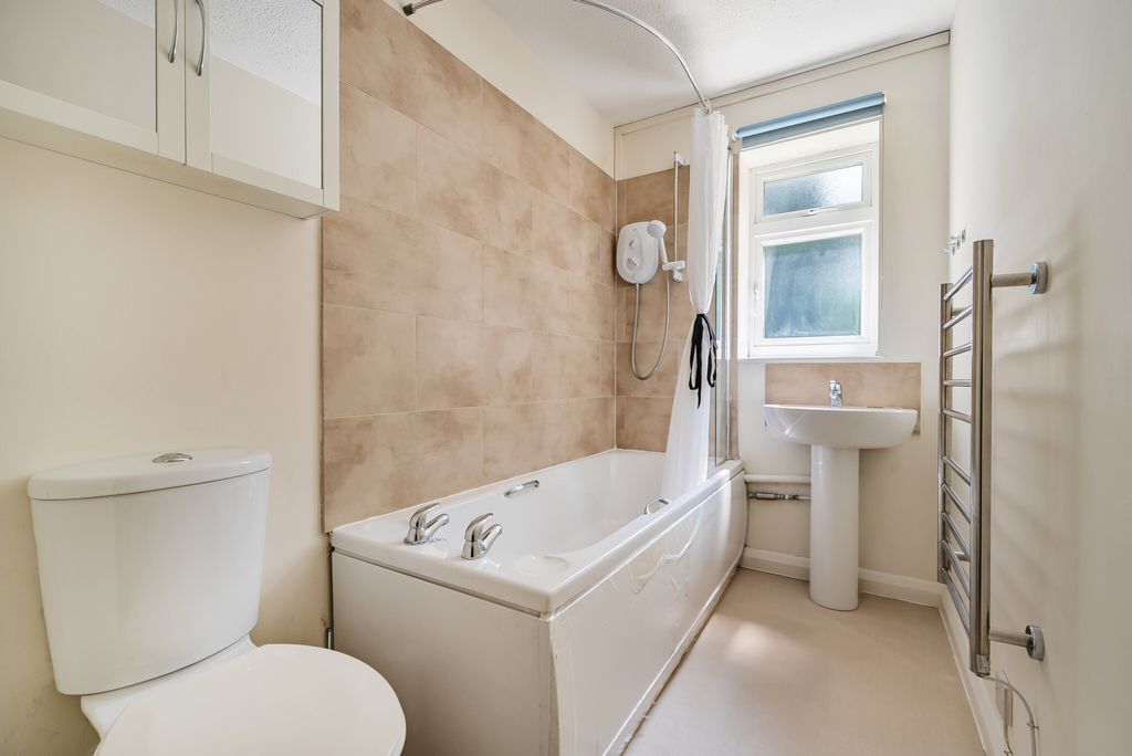 Property photo 3 of 20 1310877-10-684c1B...
