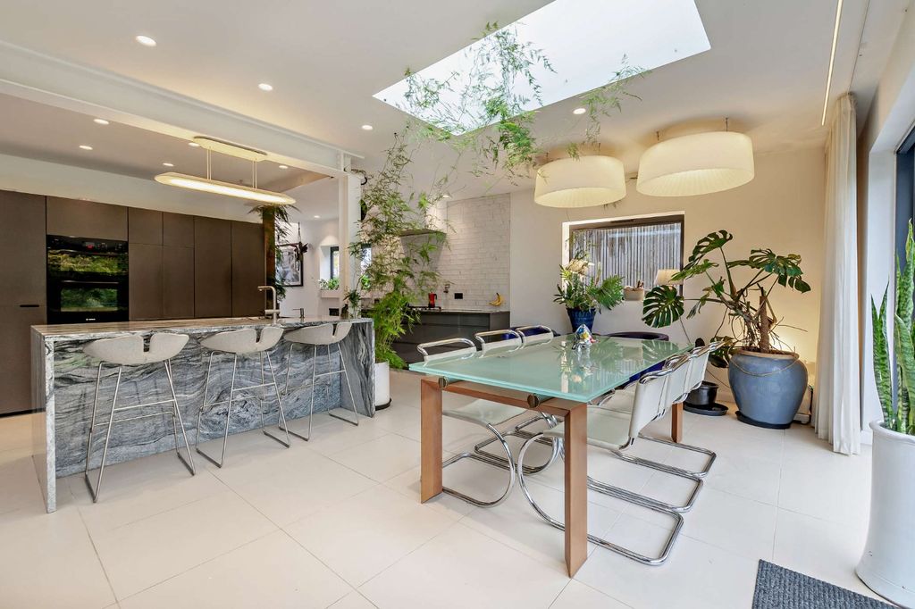 Property photo 2 of 18 Picture No. 17