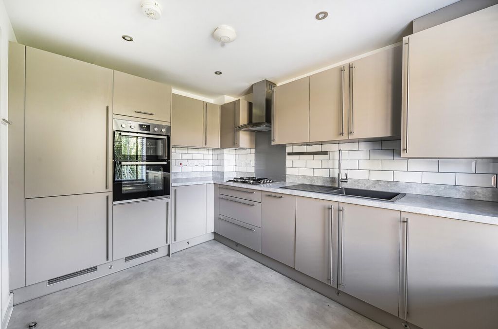 Property photo 2 of 16 1409069-22-698341...