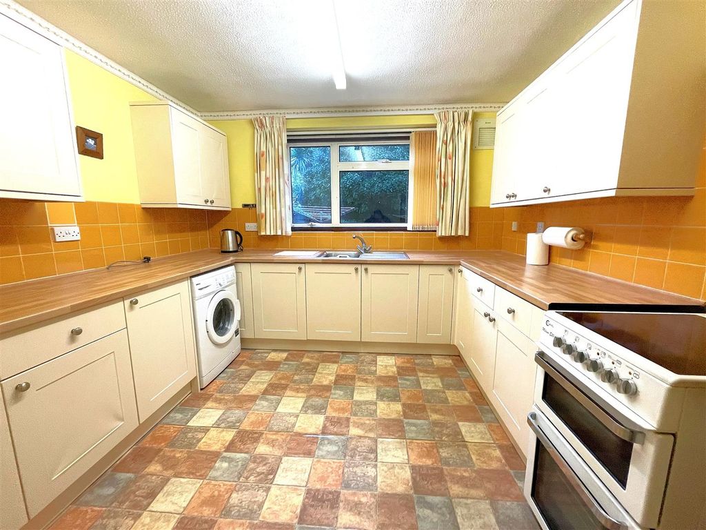 Property photo 3 of 8 6.Jpg