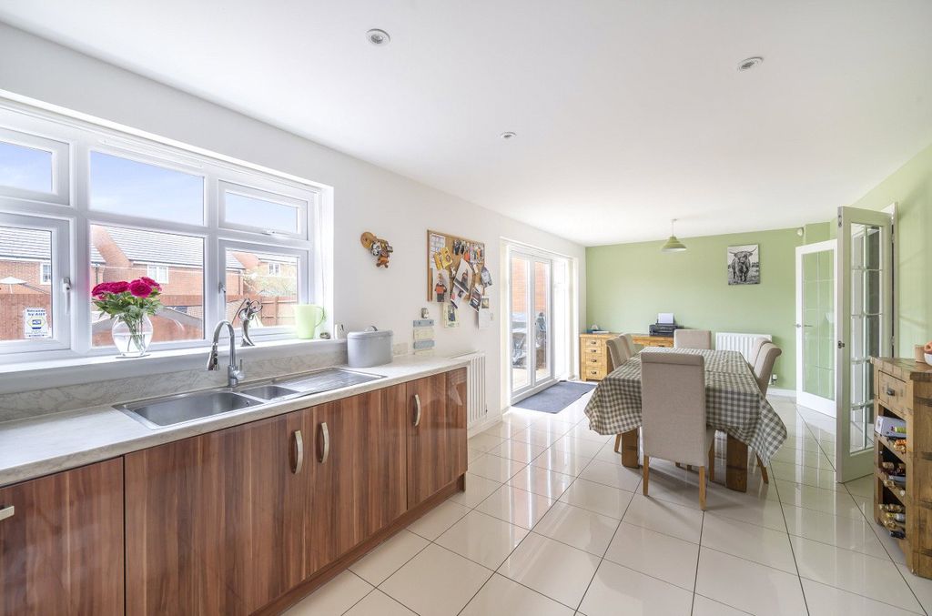 Property photo 2 of 16 Picture No. 05