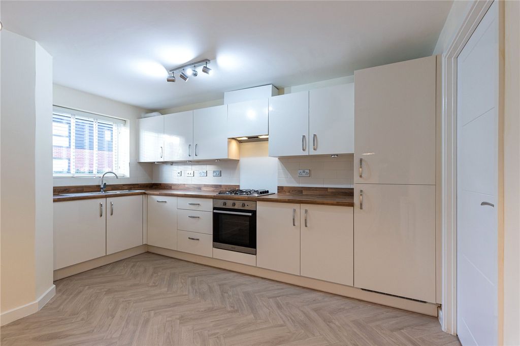 Property photo 3 of 12 Kitchen/Diner