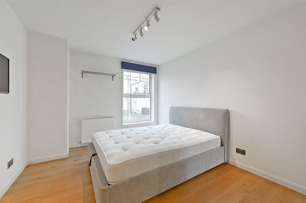 Property photo 3 of 5 Picture No. 05